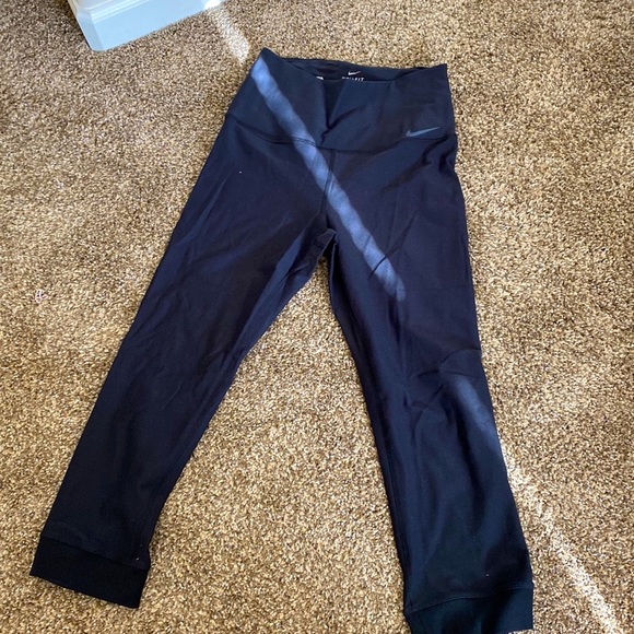 Nike Dri-Fit black M crop leggings - Picture 2 of 4